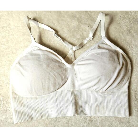 Womens Under Armour Seamless Low-Impact Sports Bra Medium Exercise  Yoga Workout - Picture 1 of 8